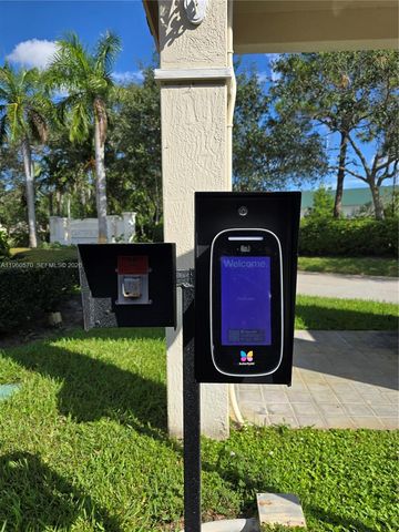 2520 NW 4th St, Boynton Beach, FL 33426