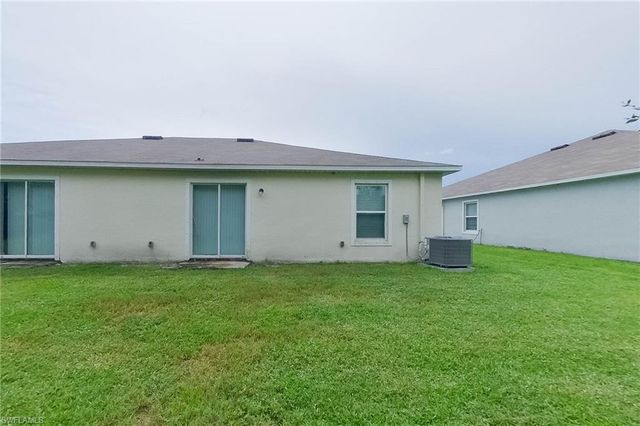 9135 Aegean CIR, Lehigh Acres, FL 33936