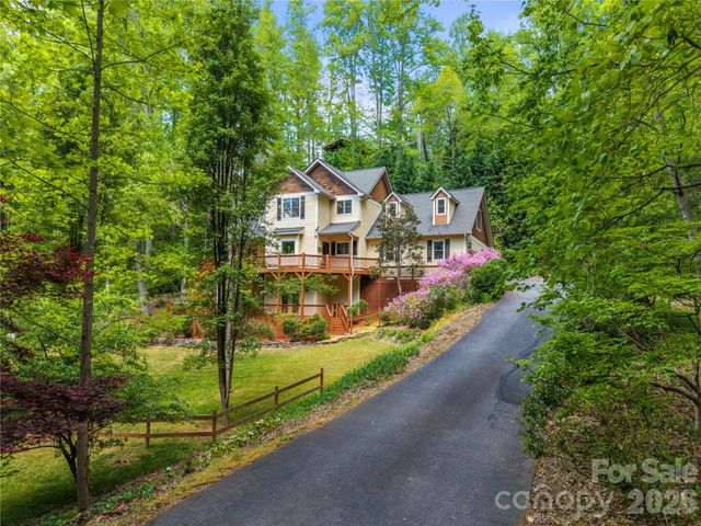 128 Churchill Downs Drive, Fairview, NC 28730