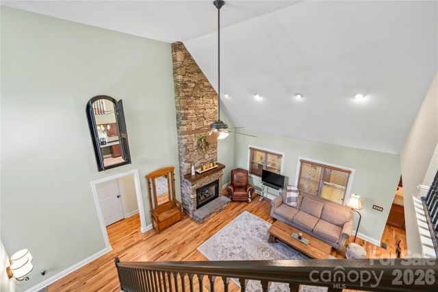 128 Churchill Downs Drive, Fairview, NC 28730