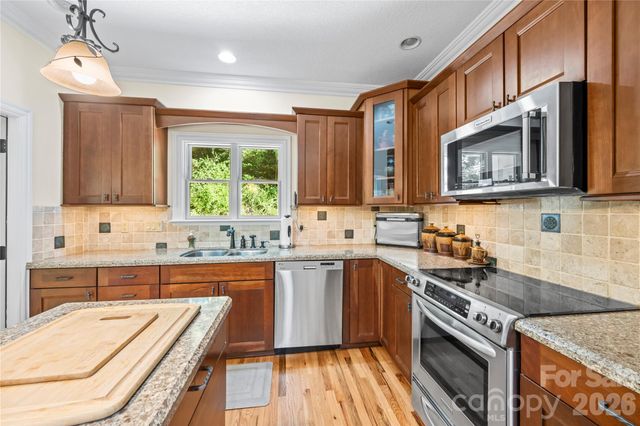 128 Churchill Downs Drive, Fairview, NC 28730