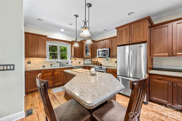 128 Churchill Downs Drive, Fairview, NC 28730