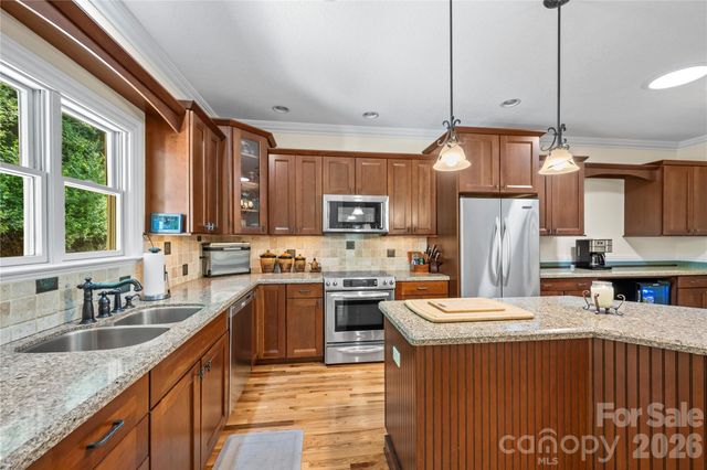 128 Churchill Downs Drive, Fairview, NC 28730