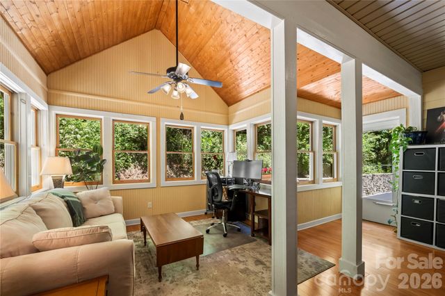 128 Churchill Downs Drive, Fairview, NC 28730