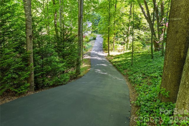 128 Churchill Downs Drive, Fairview, NC 28730