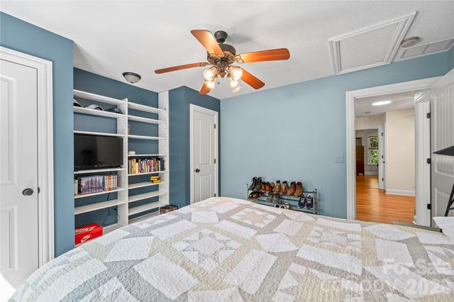 128 Churchill Downs Drive, Fairview, NC 28730