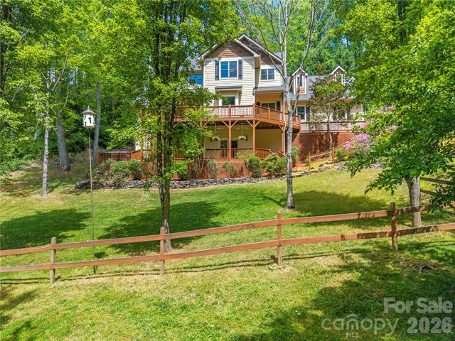 128 Churchill Downs Drive, Fairview, NC 28730