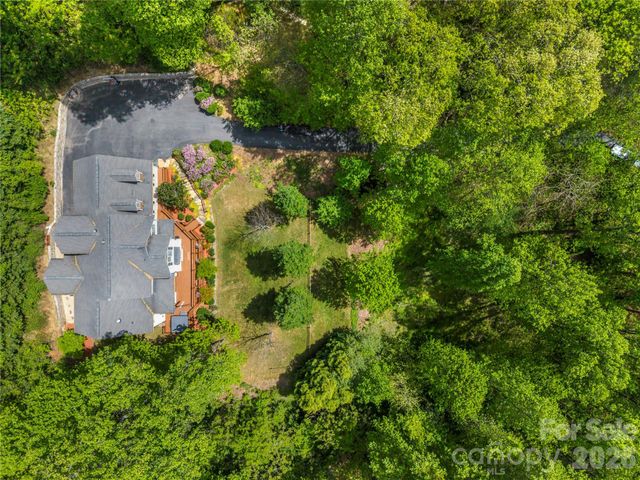 128 Churchill Downs Drive, Fairview, NC 28730