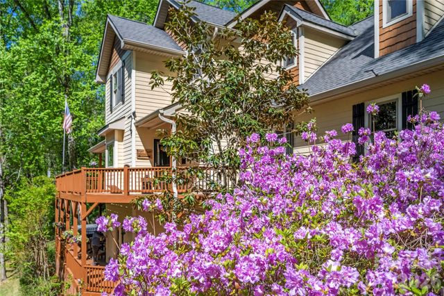 128 Churchill Downs Drive, Fairview, NC 28730