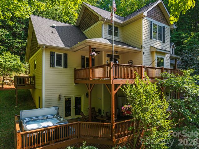 128 Churchill Downs Drive, Fairview, NC 28730