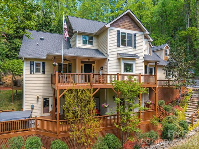 128 Churchill Downs Drive, Fairview, NC 28730