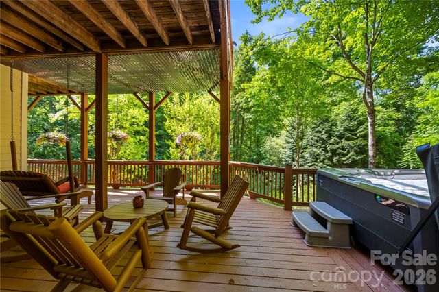 128 Churchill Downs Drive, Fairview, NC 28730