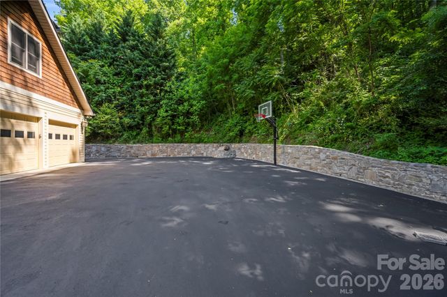 128 Churchill Downs Drive, Fairview, NC 28730