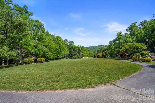 128 Churchill Downs Drive, Fairview, NC 28730