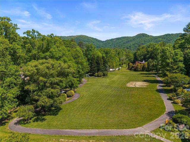 128 Churchill Downs Drive, Fairview, NC 28730