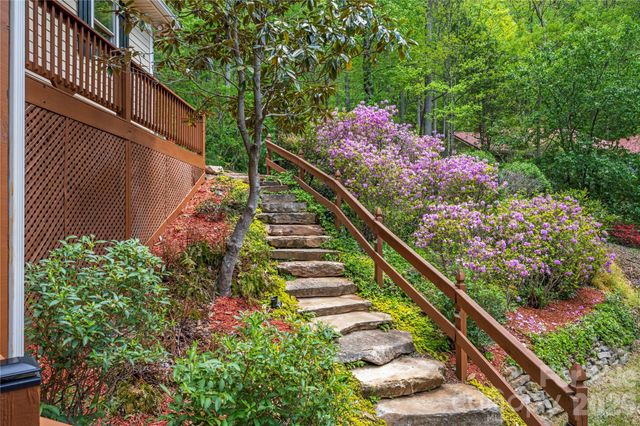 128 Churchill Downs Drive, Fairview, NC 28730