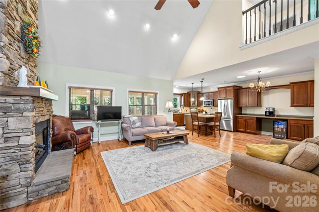 128 Churchill Downs Drive, Fairview, NC 28730