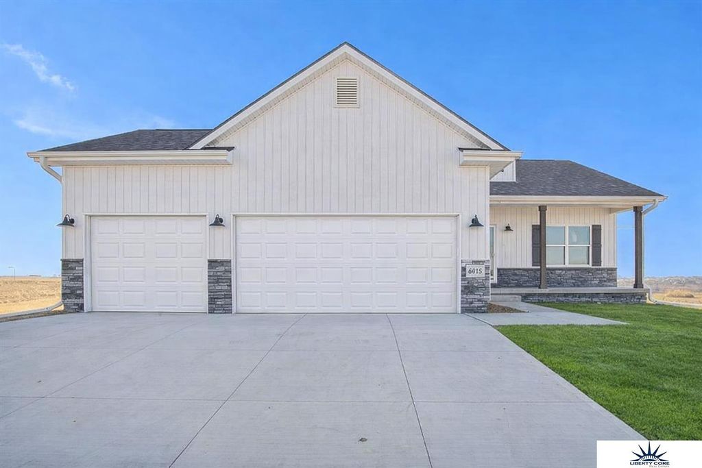 9214 N 167th Avenue Circle, Bennington, NE 68007