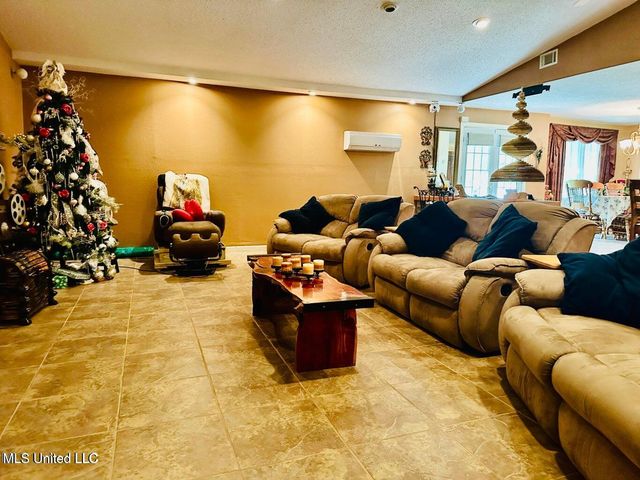 15173 Lorraine Road, Biloxi, MS 39532