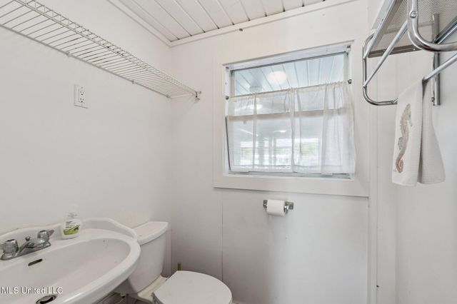 104 Poplar Point, Pass Christian, MS 39571