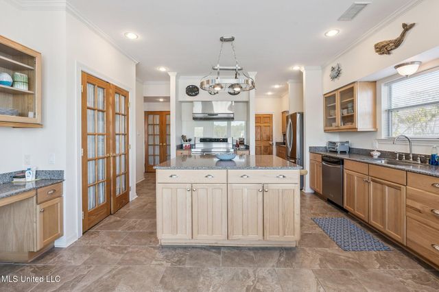 104 Poplar Point, Pass Christian, MS 39571