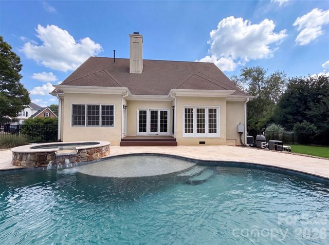 18805 Boundary Oaks Court, Davidson, NC 28036