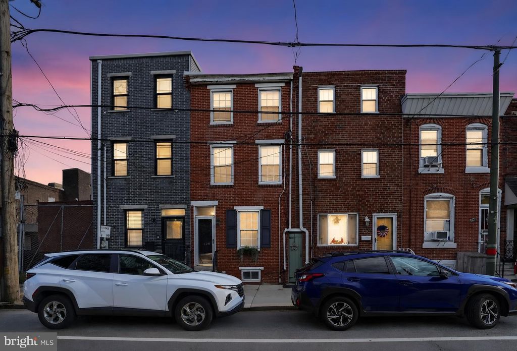 128 TASKER ST, Philadelphia, PA 19148