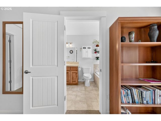 2662 Nw MT ASHLAND Dr, Mc Minnville, OR 97128
