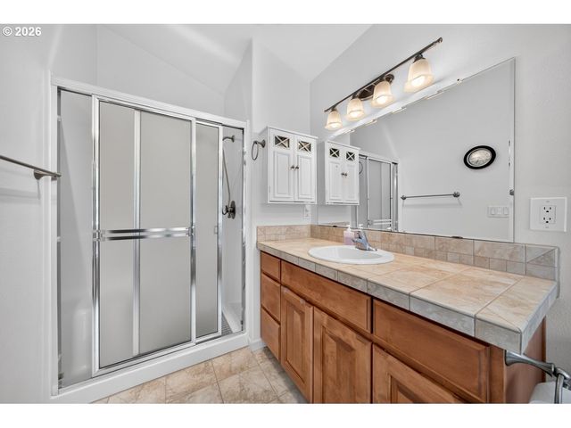 2662 Nw MT ASHLAND Dr, Mc Minnville, OR 97128