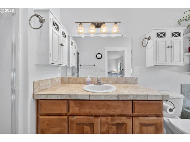 2662 Nw MT ASHLAND Dr, Mc Minnville, OR 97128