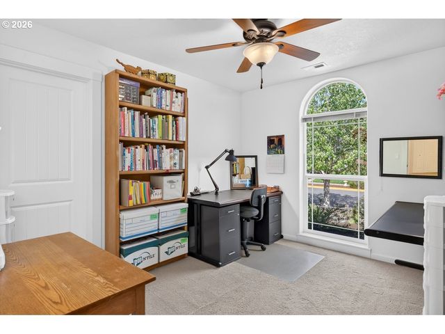 2662 Nw MT ASHLAND Dr, Mc Minnville, OR 97128