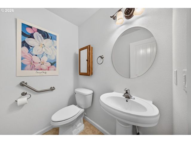 2662 Nw MT ASHLAND Dr, Mc Minnville, OR 97128