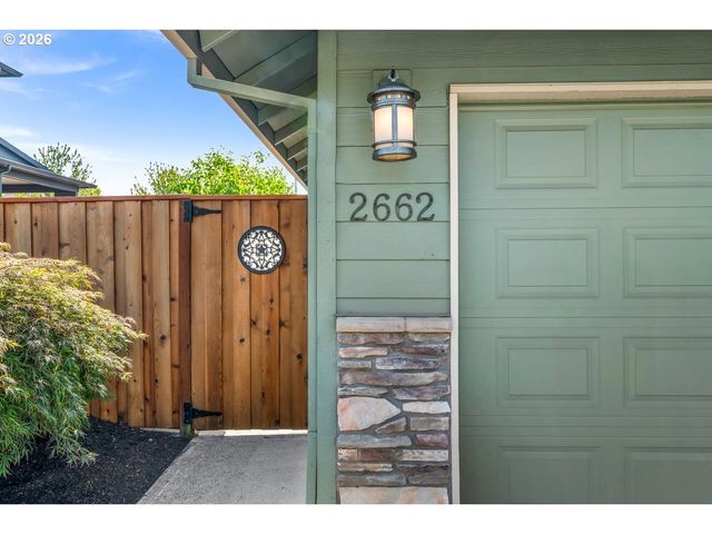 2662 Nw MT ASHLAND Dr, Mc Minnville, OR 97128