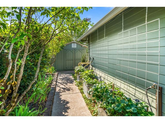 2662 Nw MT ASHLAND Dr, Mc Minnville, OR 97128