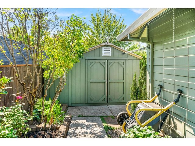 2662 Nw MT ASHLAND Dr, Mc Minnville, OR 97128