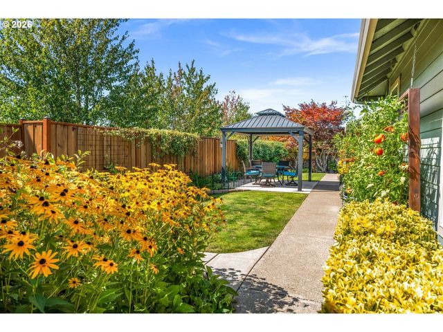 2662 Nw MT ASHLAND Dr, Mc Minnville, OR 97128