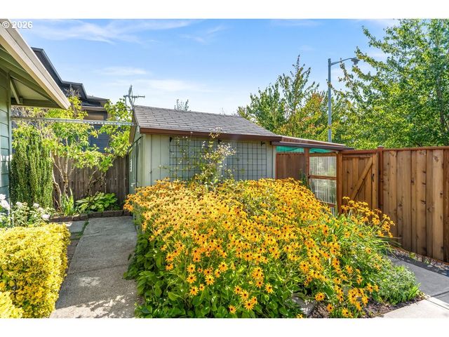 2662 Nw MT ASHLAND Dr, Mc Minnville, OR 97128