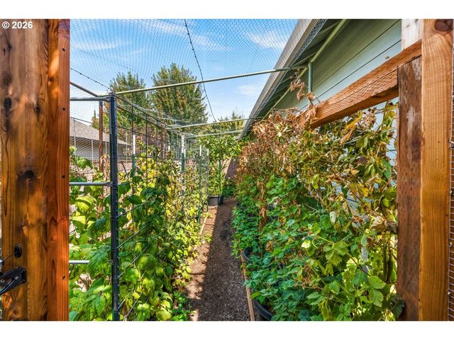 2662 Nw MT ASHLAND Dr, Mc Minnville, OR 97128