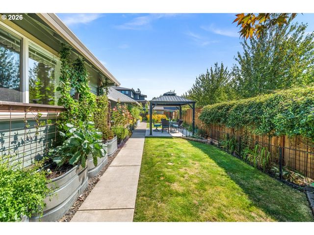 2662 Nw MT ASHLAND Dr, Mc Minnville, OR 97128