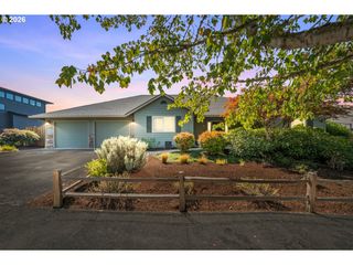 2662 Nw MT ASHLAND Dr, Mc Minnville, OR 97128