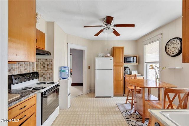 10 Oakwood Boulevard, Hudson, NY 12534
