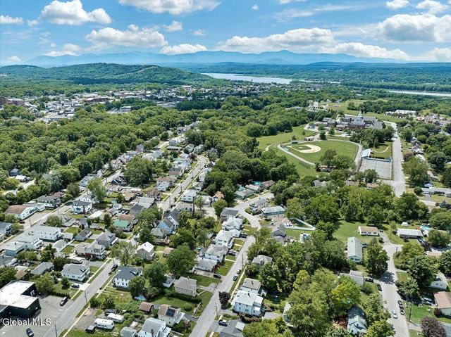 10 Oakwood Boulevard, Hudson, NY 12534