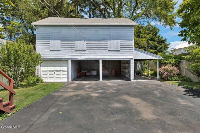 10 Oakwood Boulevard, Hudson, NY 12534