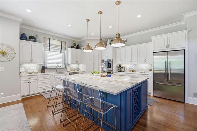 9404 W 156th Street, Overland Park, KS 66221