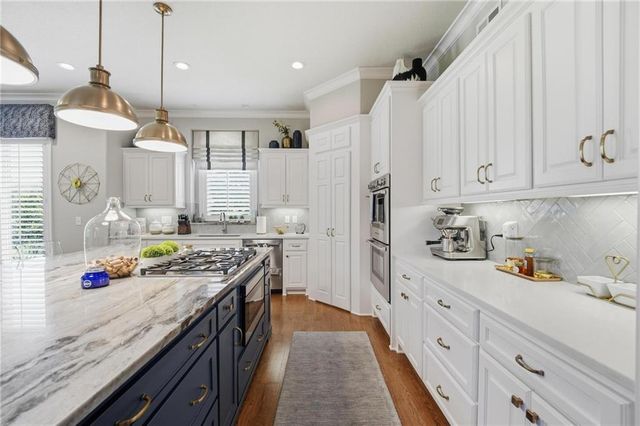 9404 W 156th Street, Overland Park, KS 66221