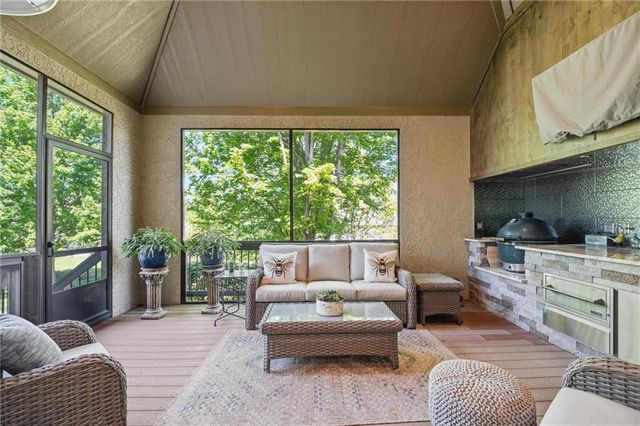 9404 W 156th Street, Overland Park, KS 66221