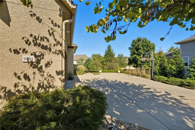 9404 W 156th Street, Overland Park, KS 66221