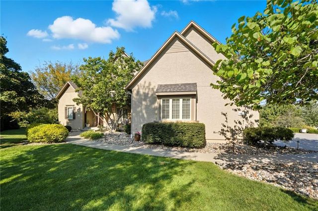 9404 W 156th Street, Overland Park, KS 66221