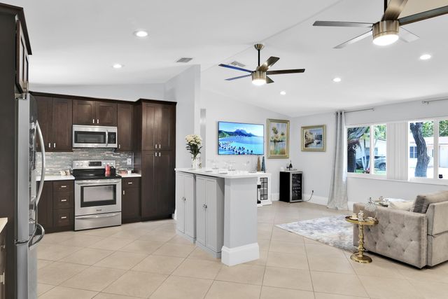 432 SW Natura Avenue, Deerfield Beach, FL 33441