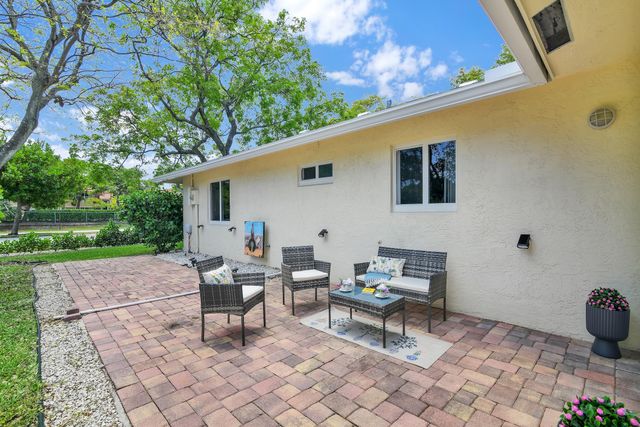 432 SW Natura Avenue, Deerfield Beach, FL 33441
